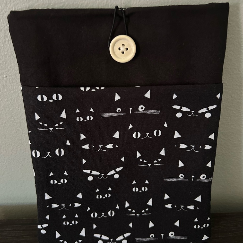 Black Cat Whiskers Padded Sleeve l Front pocket l button l Handmade l Kindle